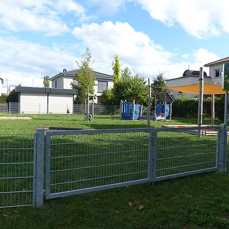 Blick auf Spielplatz am Bodenfeld